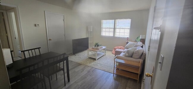 Photo - 109 Kent Terrace Unit C