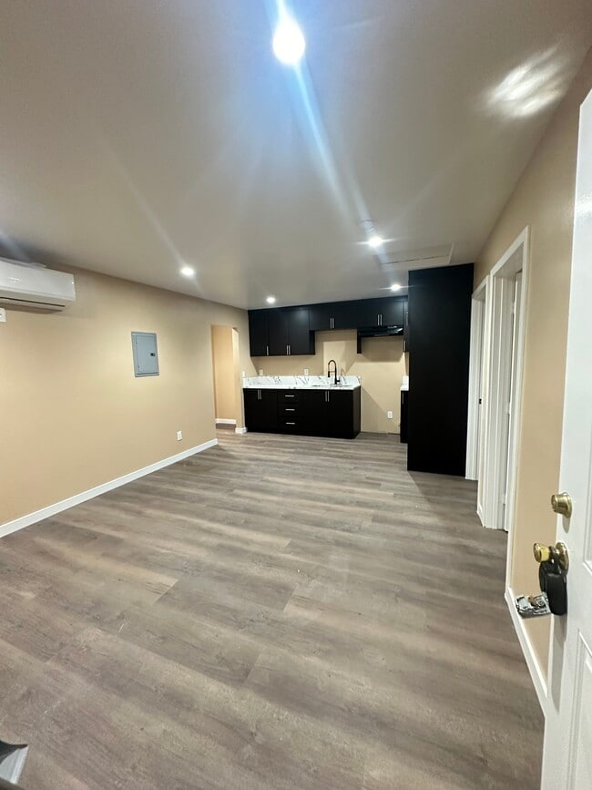 Photo - 2222 Zoe Ave