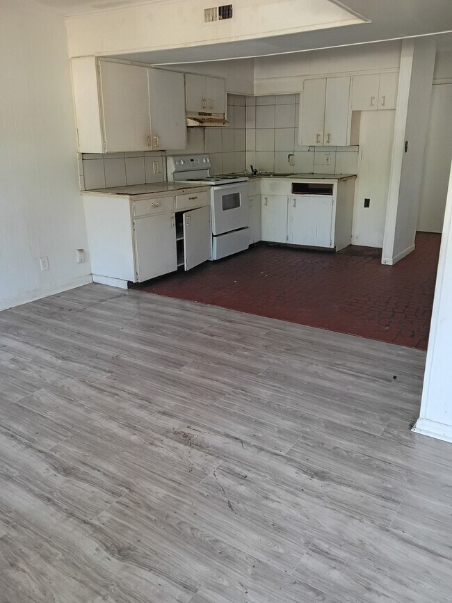 Photo - 402 Mimosa Cir