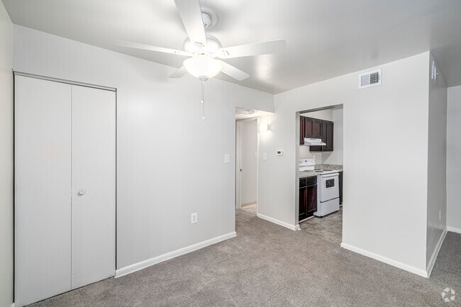 1BR, 1BA - 635SF - Dining Room - Olde Jamestowne Apartments