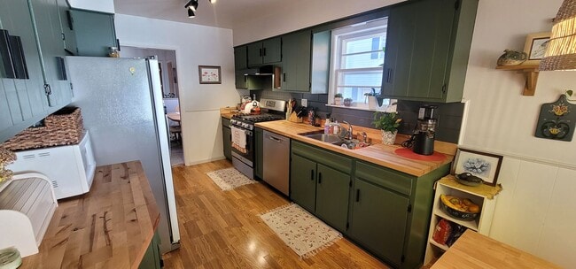 Photo - Duluth, MN - 4 bedroom - 2 bathroom - Sing...