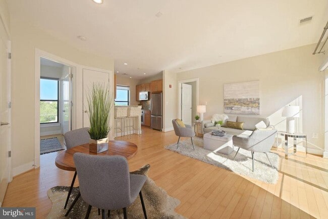 Photo - 5201 Wisconsin Ave NW Unidad 406