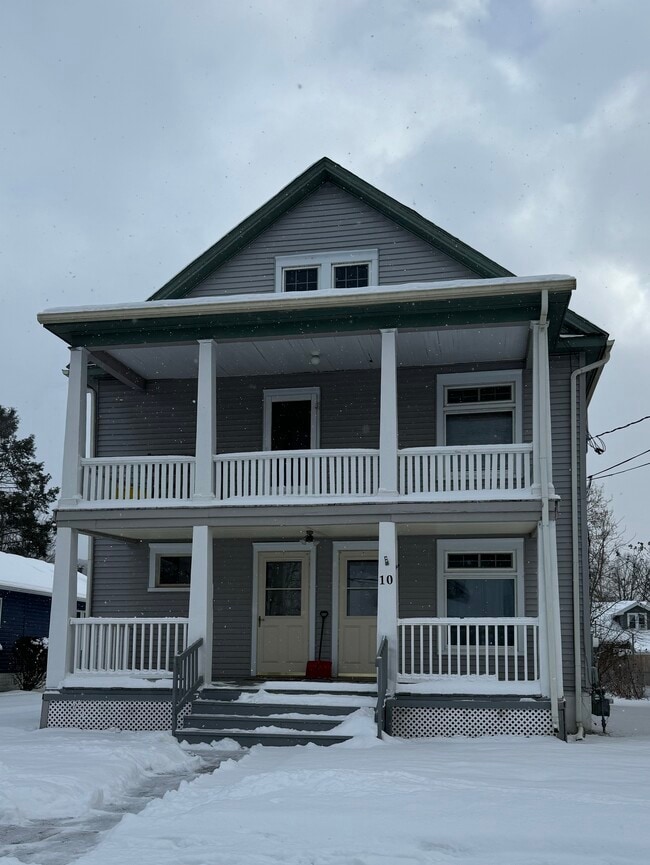 Building Photo - 10 Dickinson Ave Unit 3