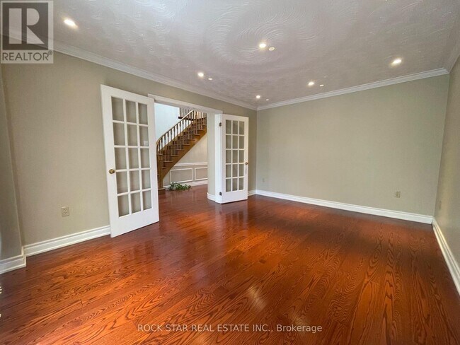Photo - 106 Milbourne Crescent