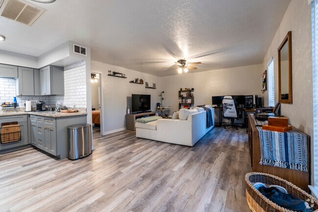1BR/1BA, 700SF -