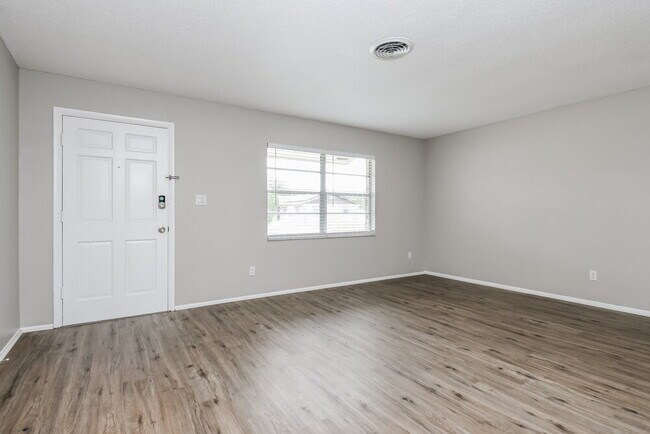 Photo - 999 Tomes Ct Casa