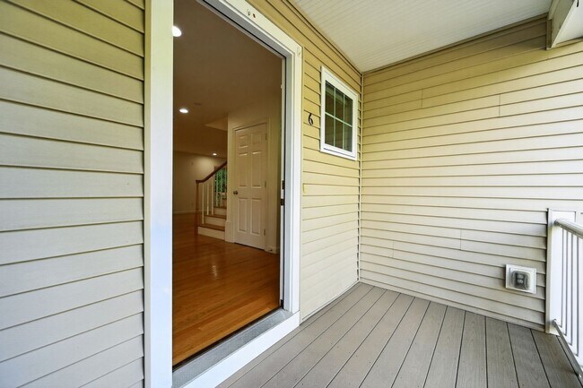 Photo - 6 Whitman Ln