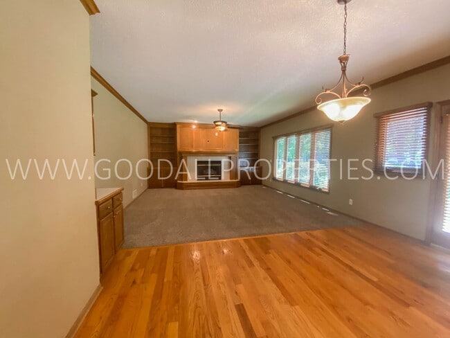 Photo - Executive Home - 4 Bedroom, 3.5 Bathroom in Country Club Neighborhood with Finished Basement