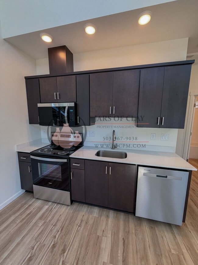 Photo - 2520 Gilbert St S