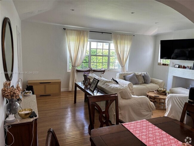 Building Photo - 7515 Dickens Ave Rental