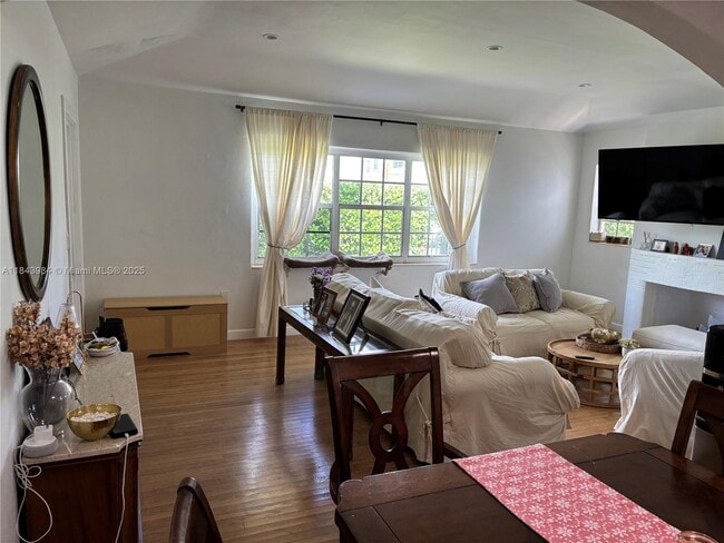 Photo - 7515 Dickens Ave House