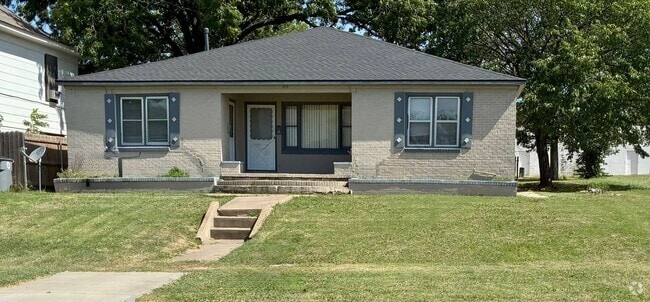 Building Photo - 813 SW E Ave Unit 813 SW E Ave Apt B