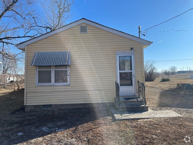 Building Photo - One Bedroom, One Bathroom Home