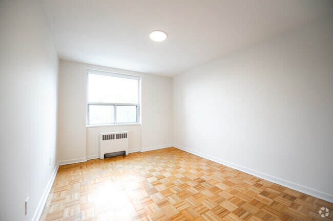 1 BR, 1 BA - Bedroom - 1017 Woodbine