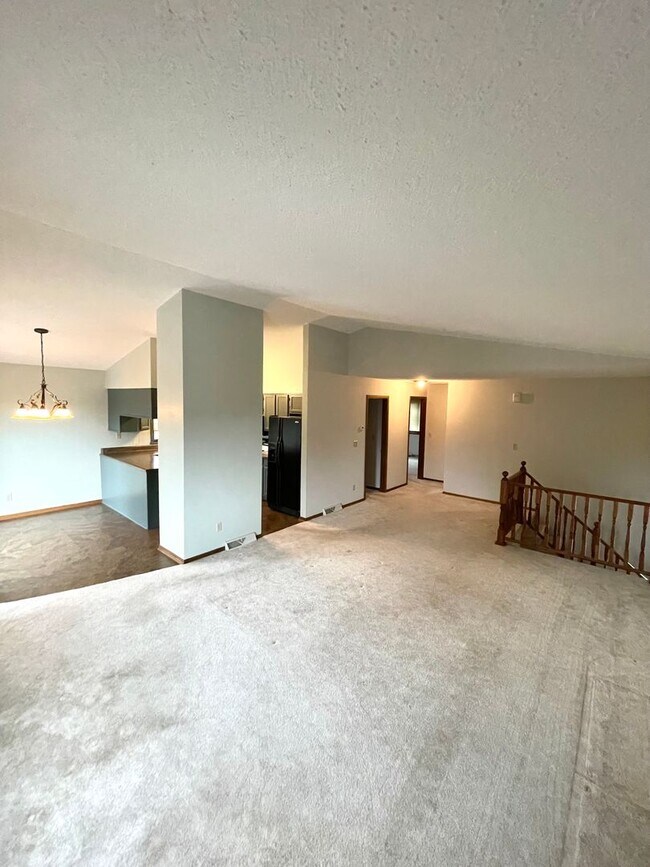 Photo - ~ RENT SPECIAL ~ HOLIDAY MERRINESS ~ Beautiful 4 bedroom cul-de-sac home for rent!