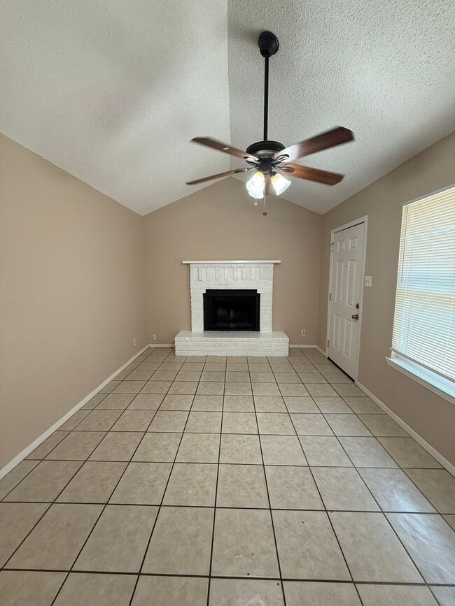 Building Photo - 1402 Westcott Dr Unit A