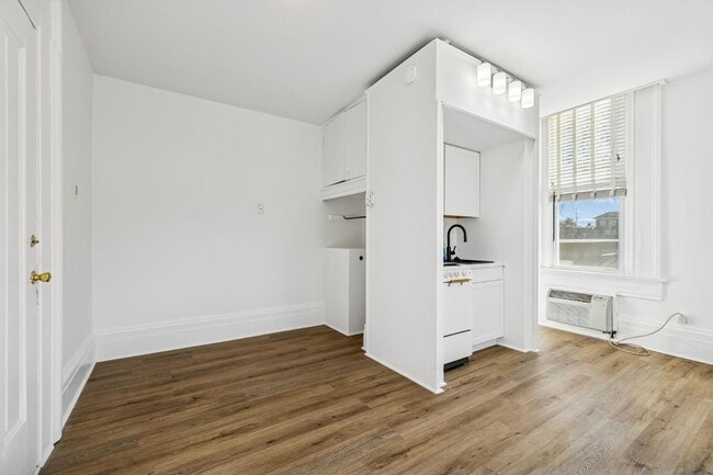 Photo - 302 N Church St