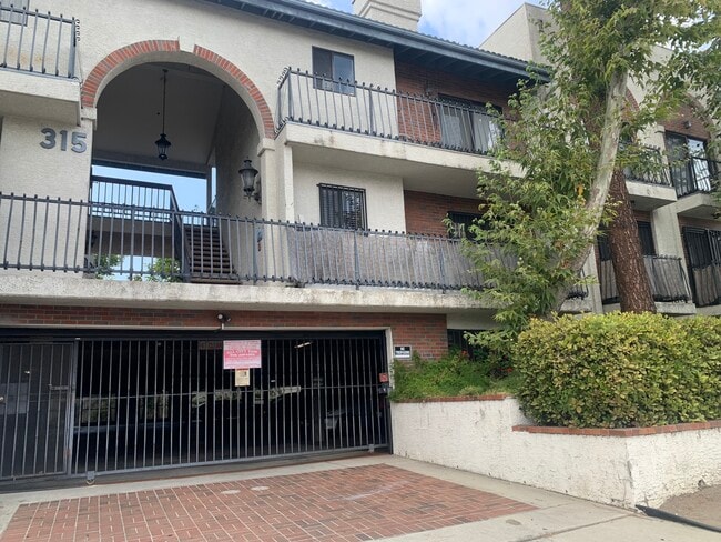 Building Photo - 315 S Harvard Blvd Unit 109