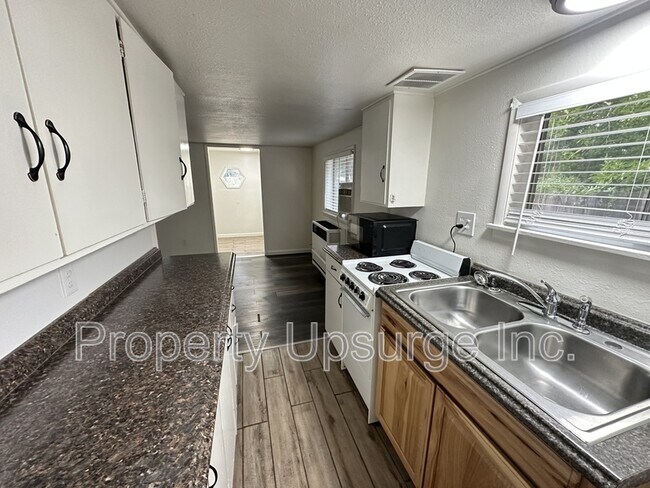 Photo - 1795 School St