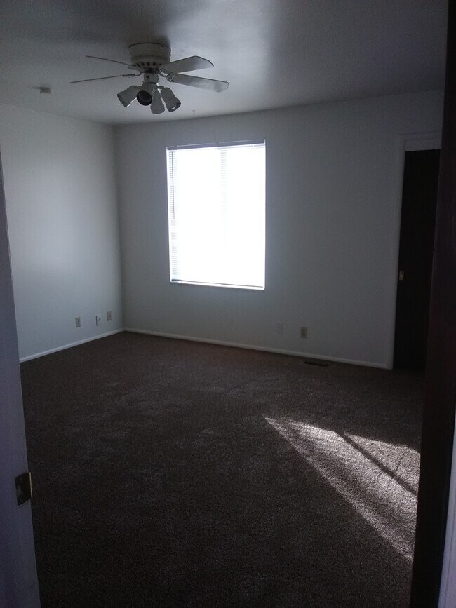 Photo - 1975 E 5850 S