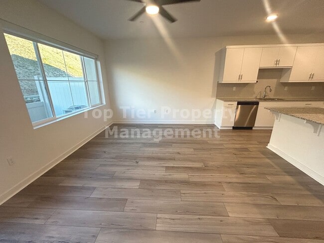 Photo - ***Gorgeous 2 bed / 2.5 bath / 1,083 sqft Townhouse in New Citro Community of Fallbrook - Availab...