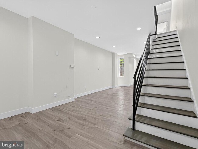 Building Photo - 3020 Euclid Ave Rental