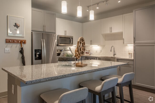1 BR, 1 BA - 857 SF