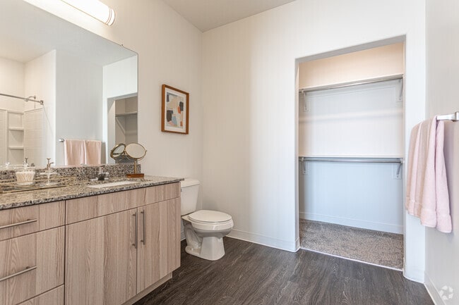 2BR, 2BA - Hemingway