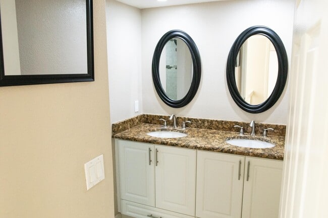 Photo - 70 Lake Arbor Dr