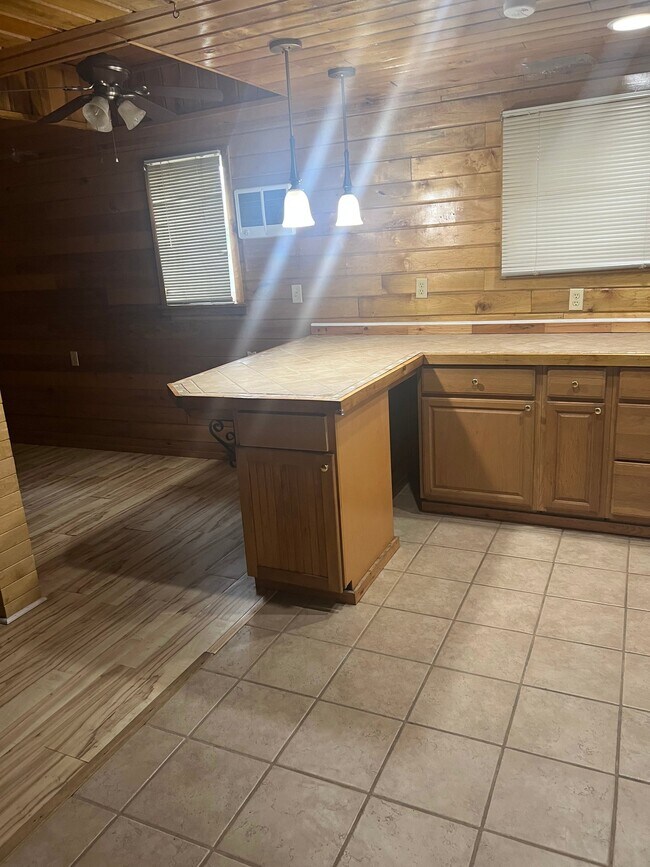 Photo - 1574 Armstrong Rd Unit 2