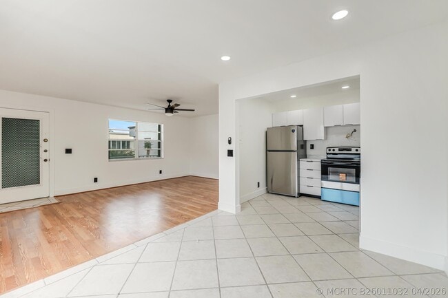 560 Capri Ln