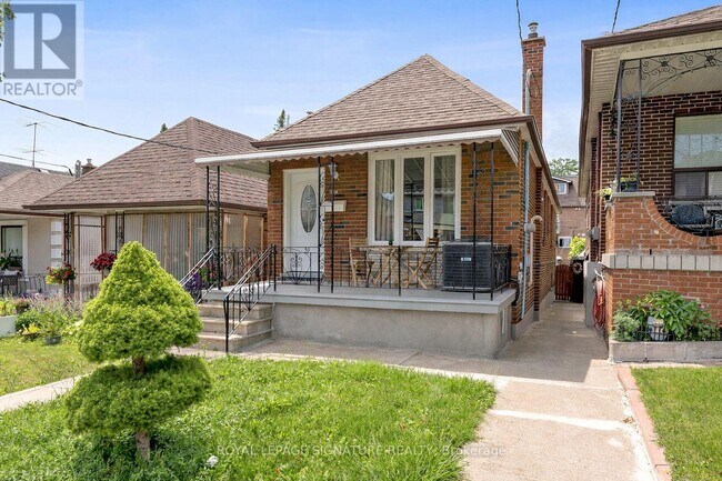 Photo - 502 Westmount Ave