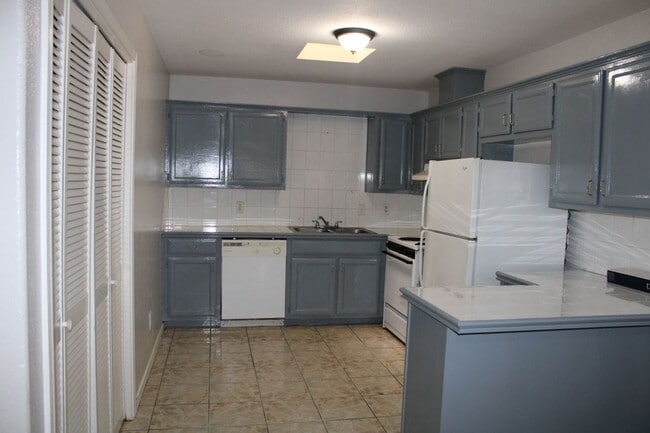 2201 Kimberly Ln Unit A
