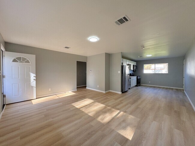 Photo - 5200 Mapleridge Dr