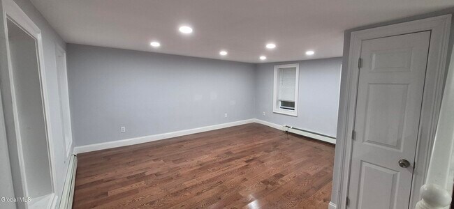 Photo - 22 Clermont St