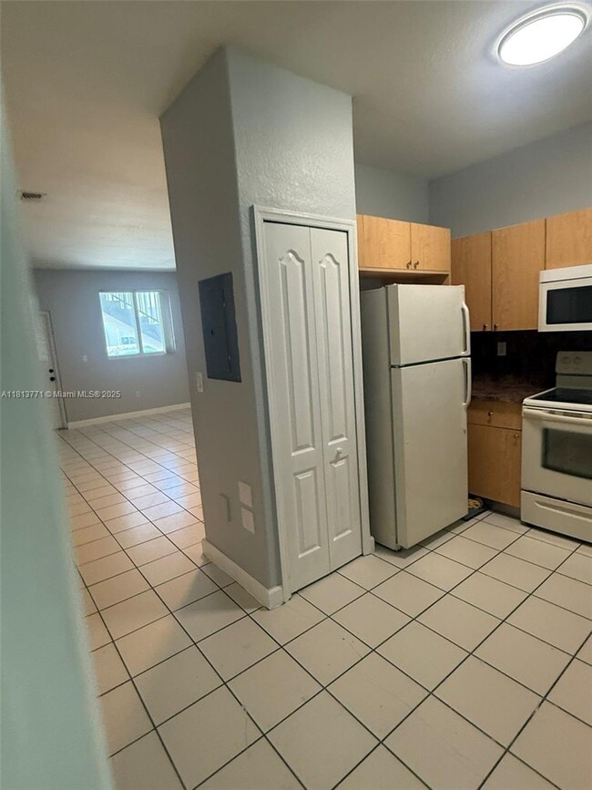 Photo - 1656 SE 29th Ct Unidad 106 Rental