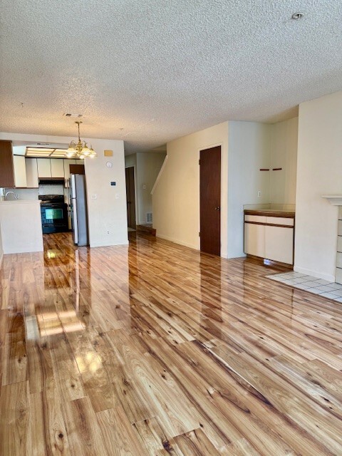 Building Photo - 2723 Oak Rd