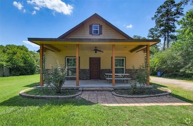 Building Photo - 17132 Bending Oaks Rental