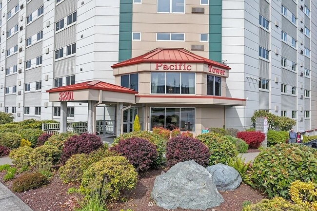 Photo - Stunning 11th-Floor Condo with Breathtaking Views | Secure Building & Central AC Unit 1106
