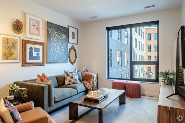 1BR, 1BA - 808SF - Living Room - The Deveraux