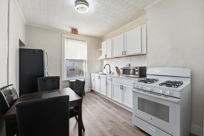 Photo - 335 47th St Unit 3