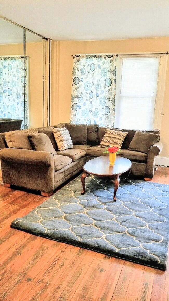 Photo - 615 S Matlack St