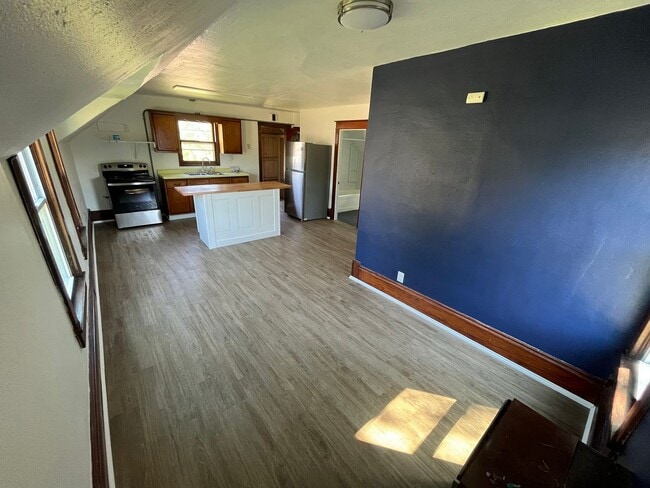 Building Photo - 26351 W Mondovi St Unit 2