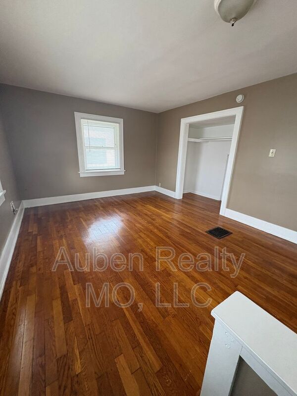 Photo - 5316 Harrison St