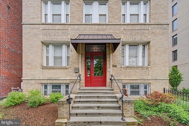 Building Photo - 1340 Fairmont St NW Unit 23
