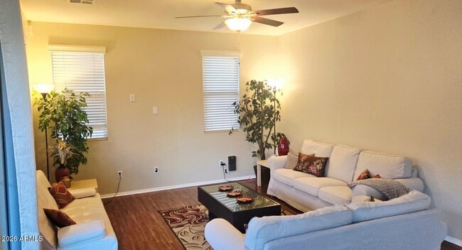 121 W Hackberry Dr
