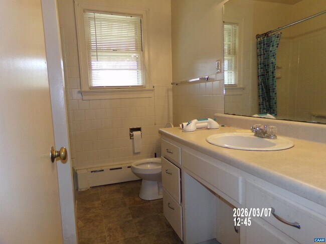 Photo - 127 Buckingham Cir