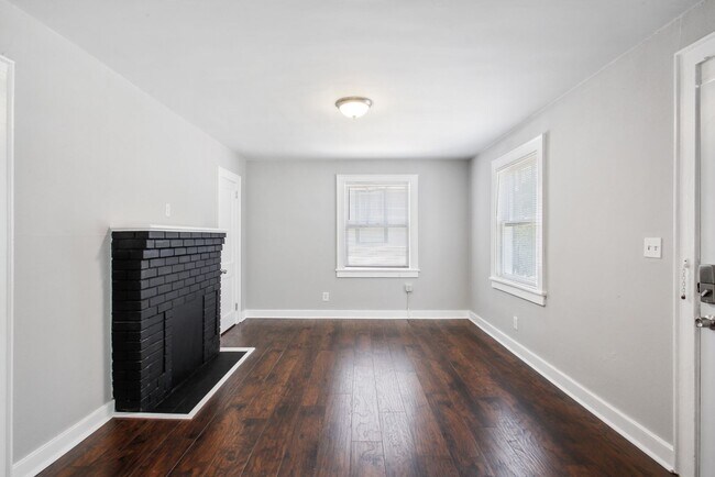 Photo - Large 2 Bedroom/1 Bath Downtown Home Near ...