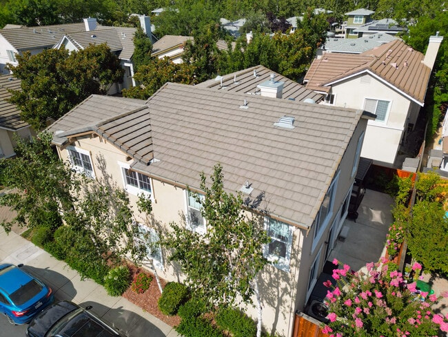 Photo - 5884 Cedarwood Cmn