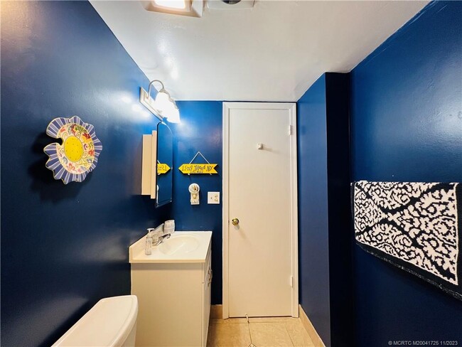 Building Photo - 9400 S Ocean Dr Unit 201B